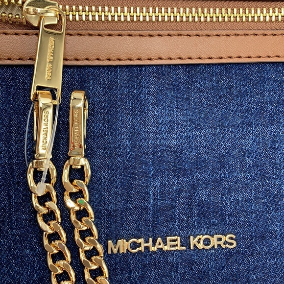 Michael Kors Jet Set Item Large East West Zip Chain Crossbody XBody
INDIGO COLOR - Picture 11 of 16